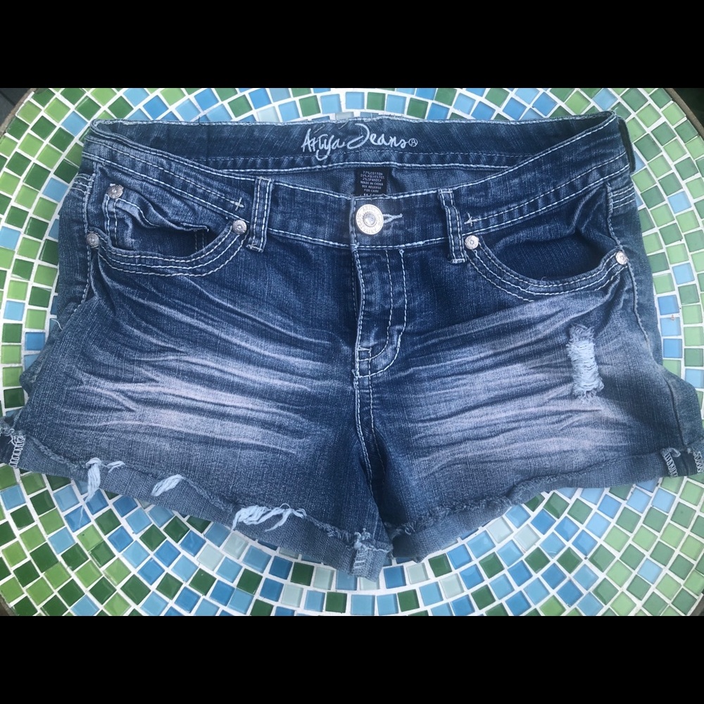 Ariya Denim Jean Cutoffs 11/12 Lace Montserrat